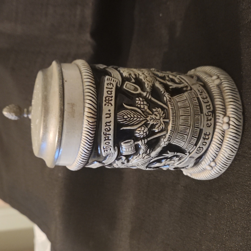 HOPFEN U.MALZ VINTAGE  GERMAN BEER STEIN WITH PEWTER LID.